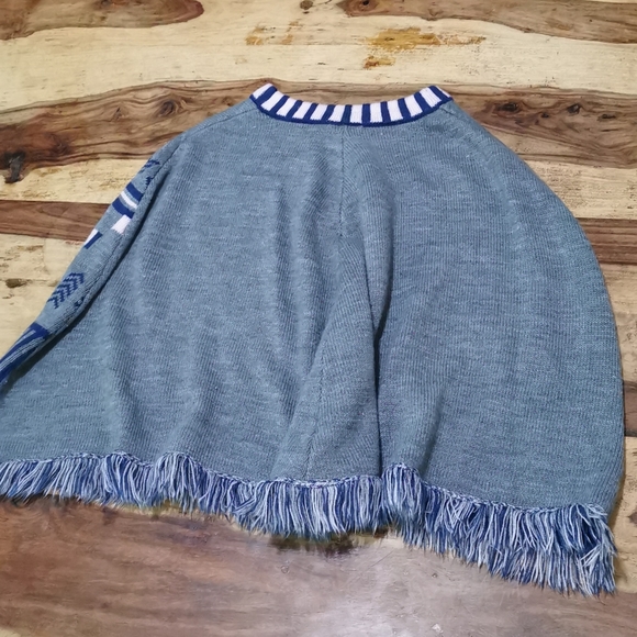 Poncho sweater - Picture 2 of 2